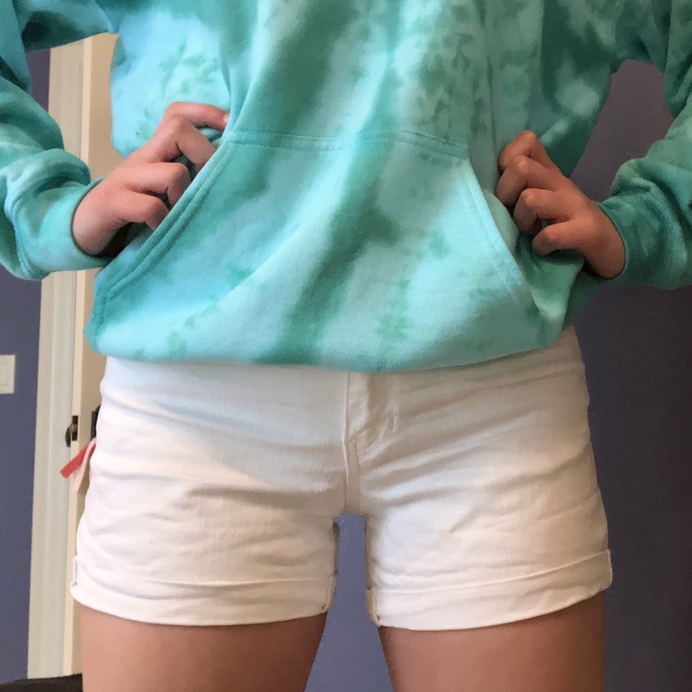 White denim jeans